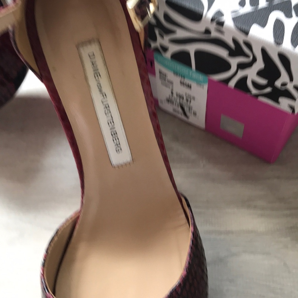 Dvf Mika Platforms-Oxblood/Black Python Size 6.5m - image 2